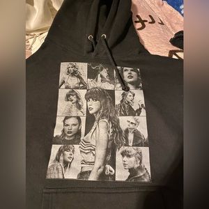 Brand New Taylor Swift Black Hoodie With Tour Cities